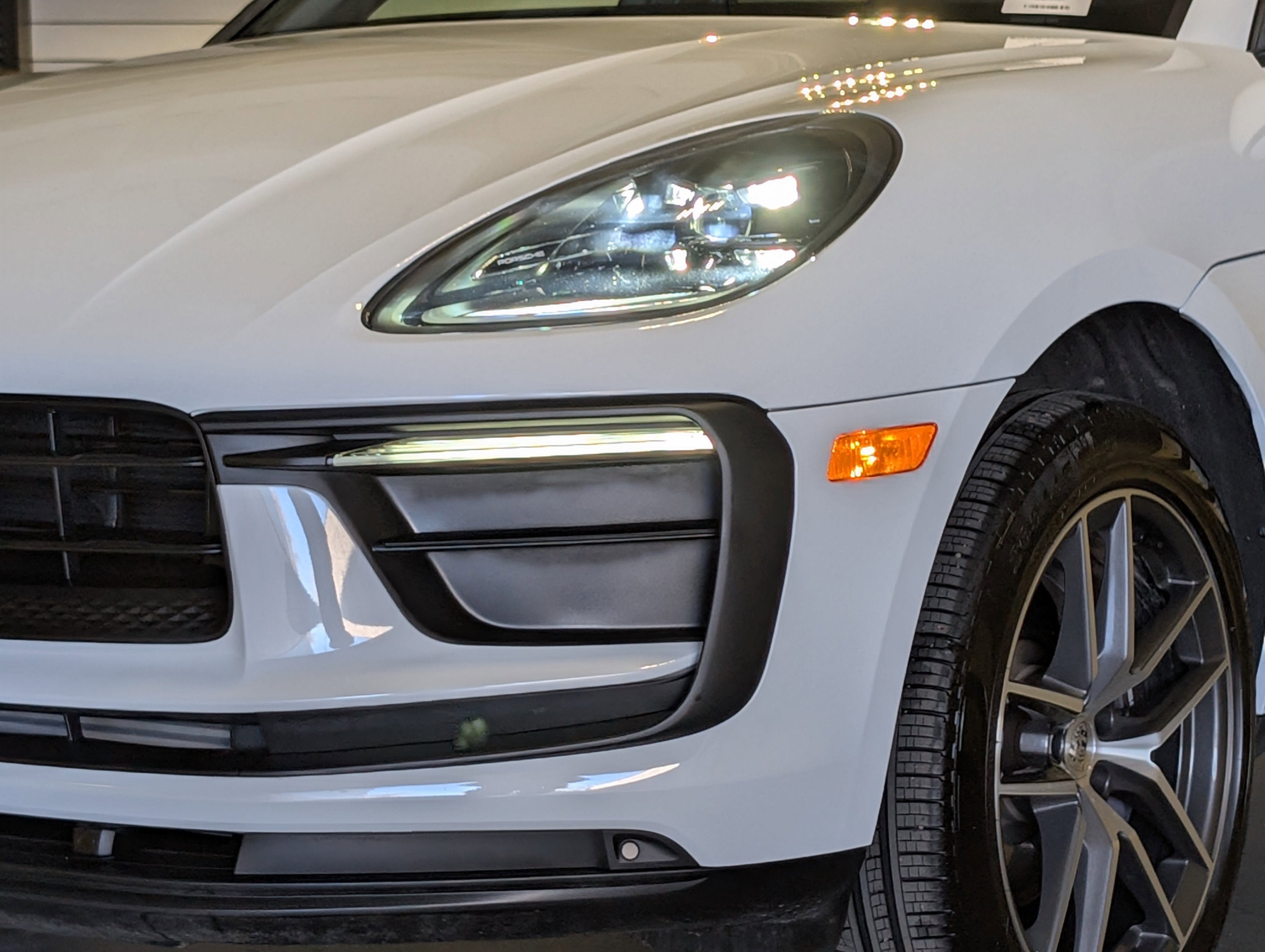 Certified 2025 Porsche Macan image 15