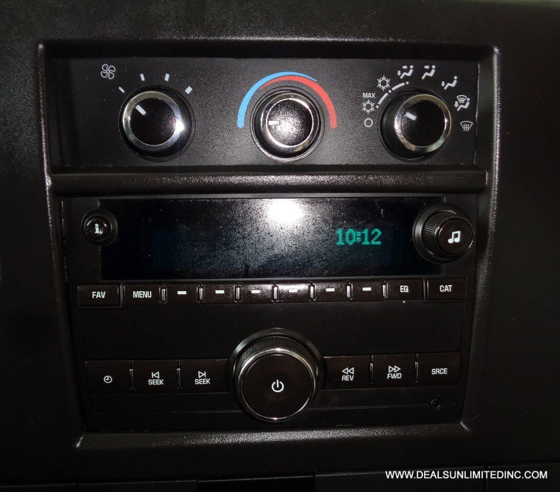 Used 2017 Chevrolet Express 2500 RWD image 11
