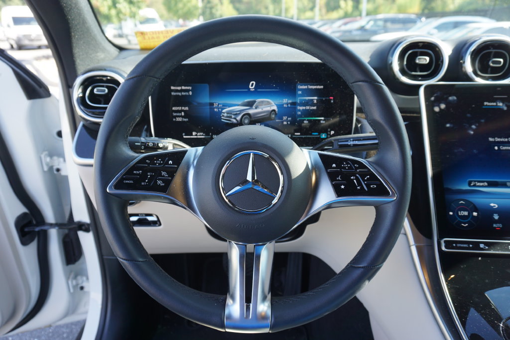 Used 2025 Mercedes-Benz GLC 300 4MATIC image 15