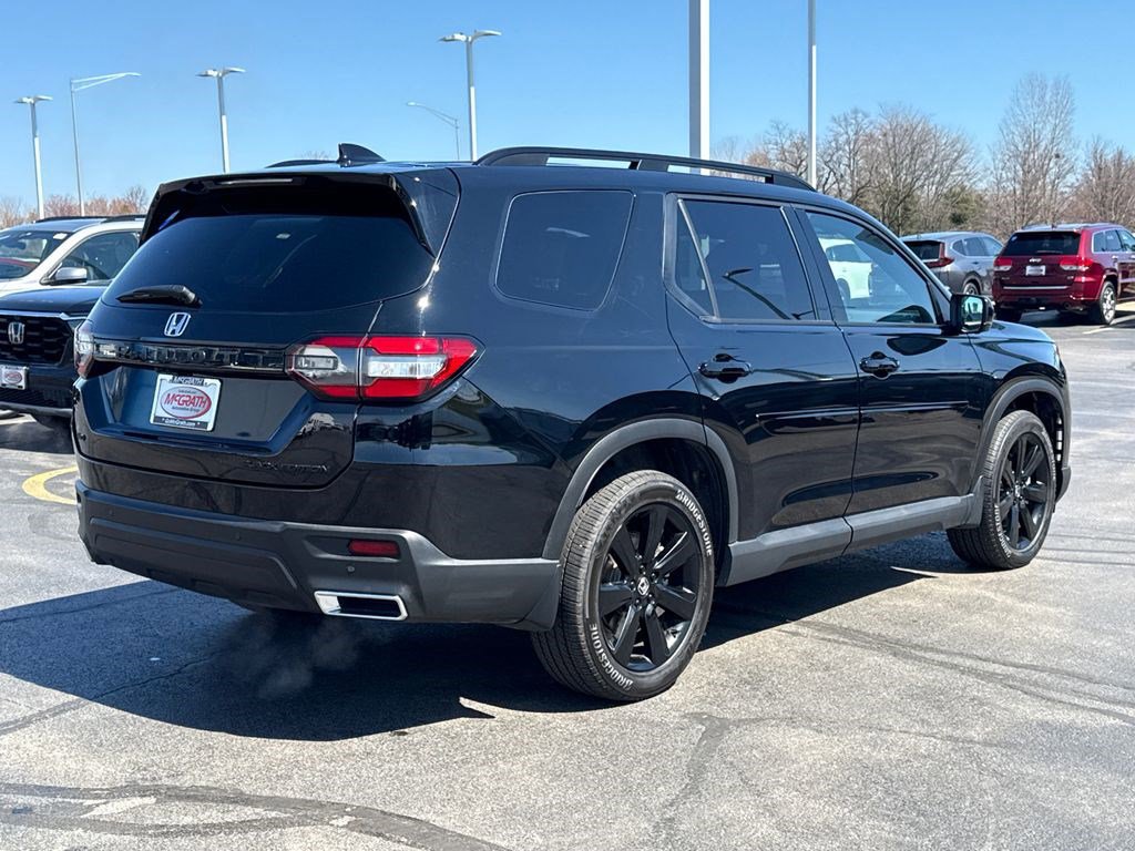 Certified 2025 Honda Pilot Black Edition image 11