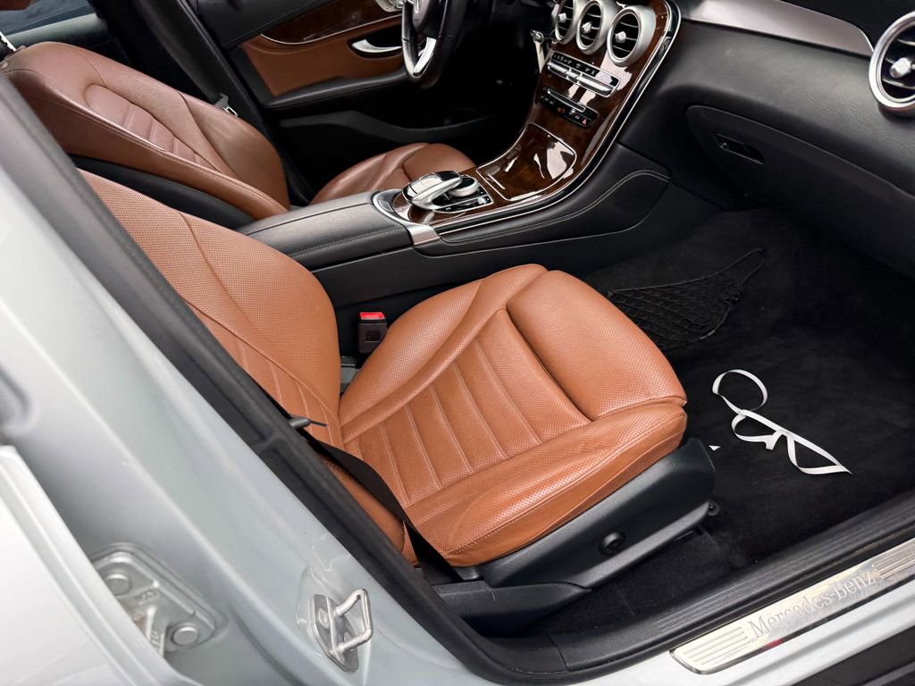 Used 2019 Mercedes-Benz GLC 350e 4MATIC image 5