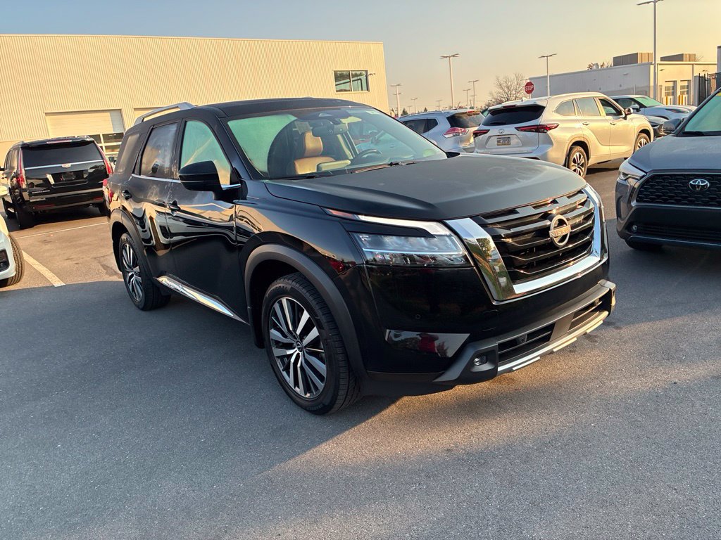 Used 2022 Nissan Pathfinder Platinum AWD/4WD image 1