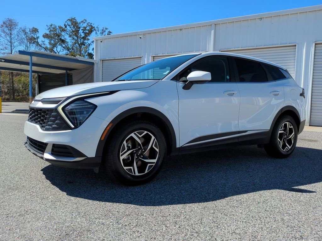 Used 2024 Kia Sportage LX image 2