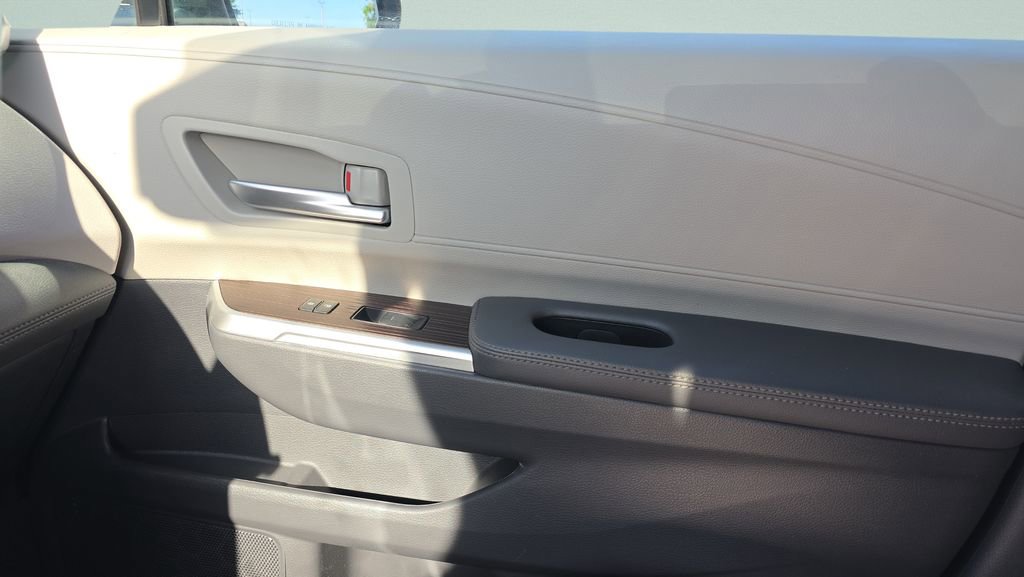 Used 2023 Toyota Sienna XLE image 16