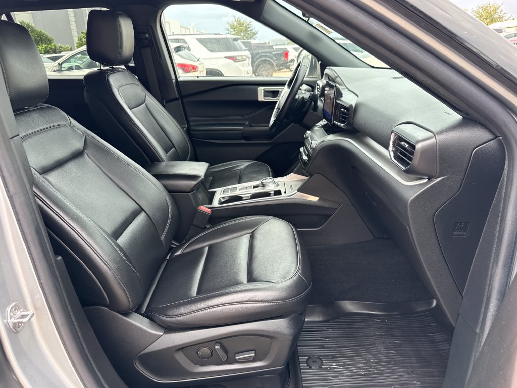 Used 2020 Ford Explorer XLT w/ Equipment Group 202A RWD image 24