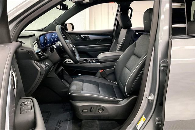Used 2025 Buick Enclave Sport Touring image 22