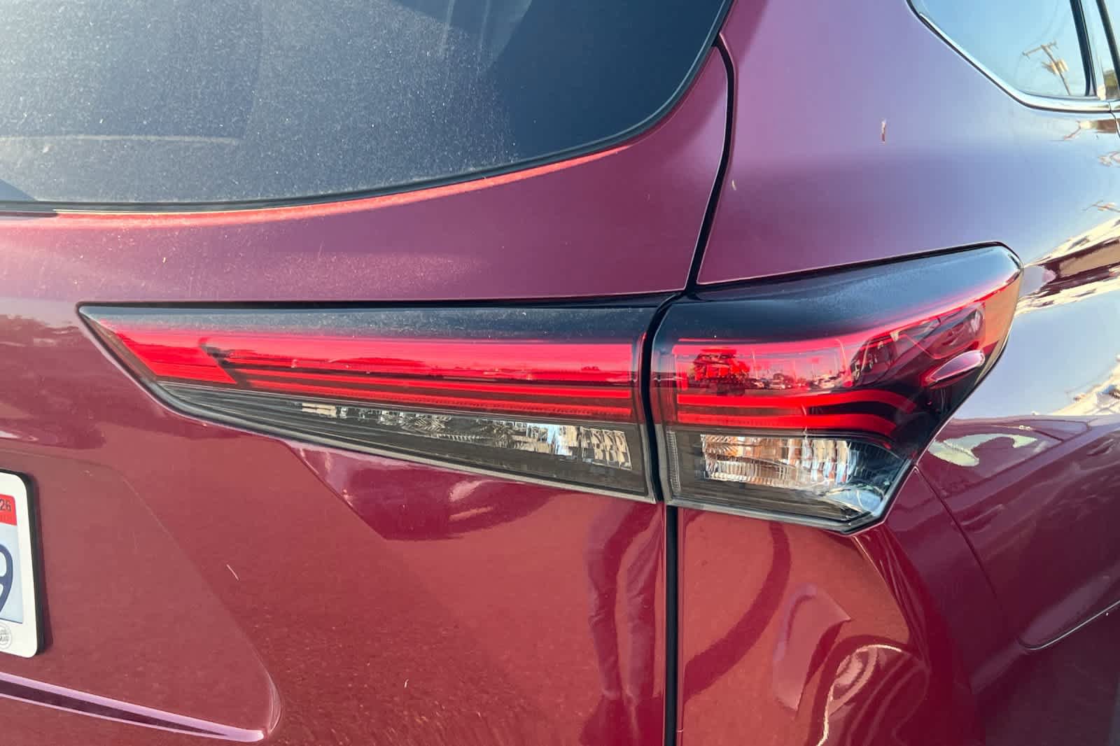 Used 2022 Toyota Highlander XLE AWD/4WD image 18