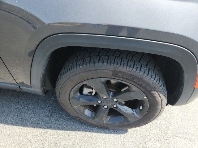 Used 2022 Jeep Grand Cherokee L Limited w/ Black Appearance Package image 8