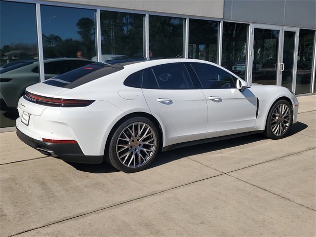 Used 2025 Porsche Panamera image 9