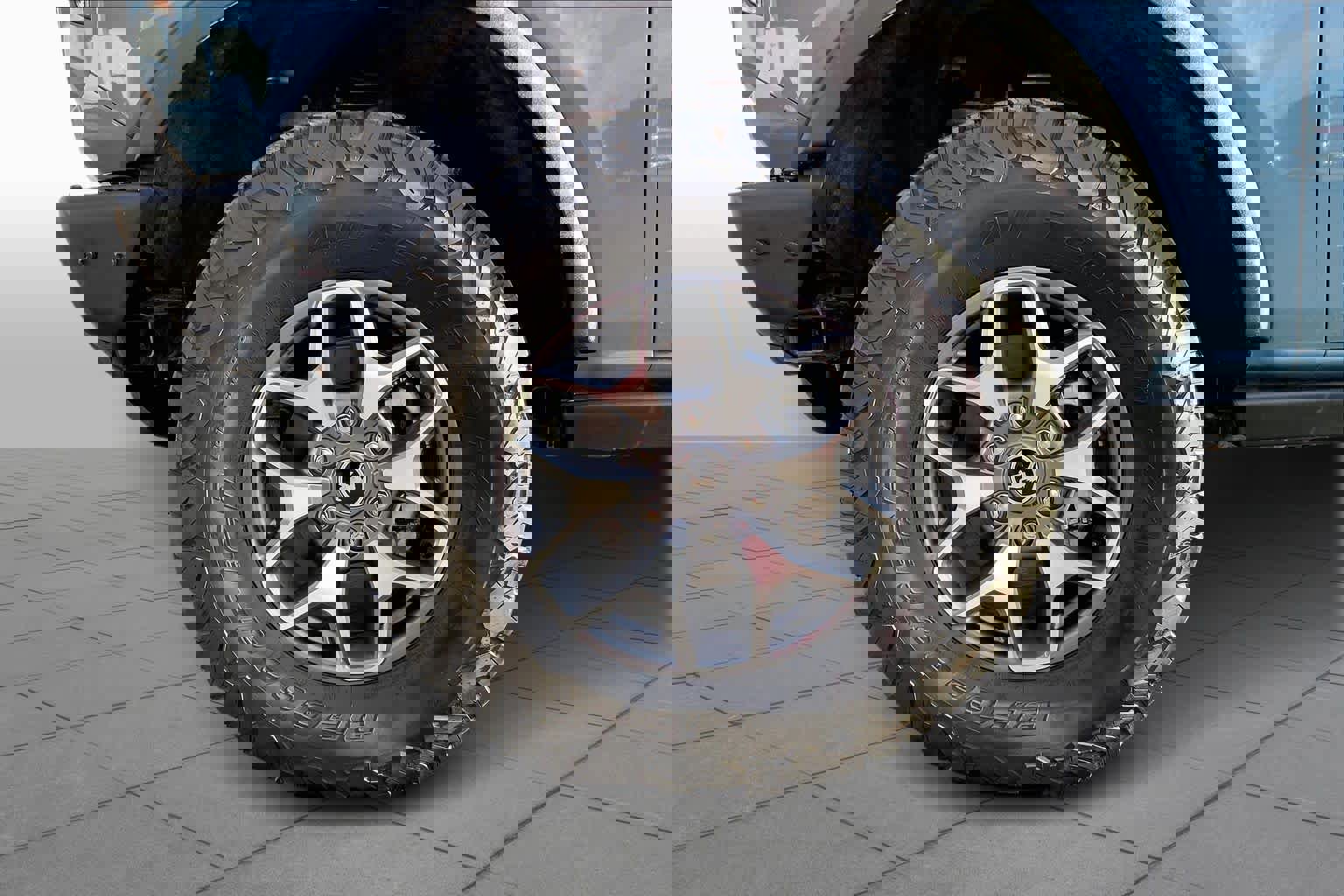 Used 2023 Ford Bronco Badlands image 11