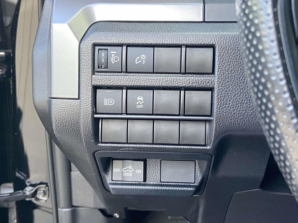 Used 2025 Toyota Tacoma SR5 AWD/4WD image 27