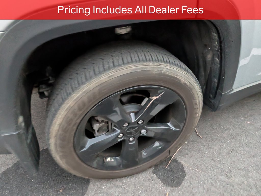 Used 2024 Jeep Grand Cherokee Altitude RWD image 7