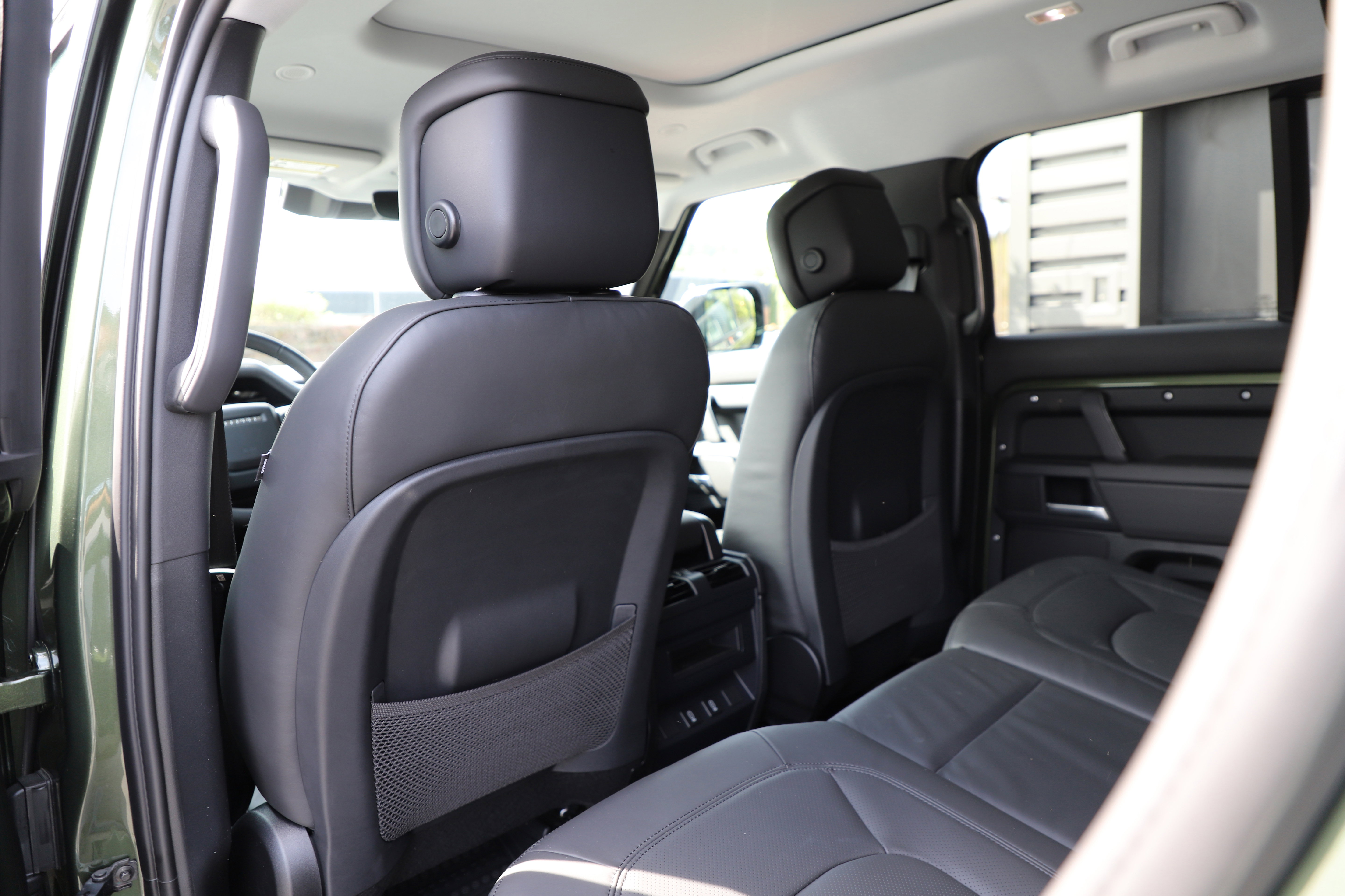 New 2026 Land Rover Defender 110 X-Dynamic SE image 14