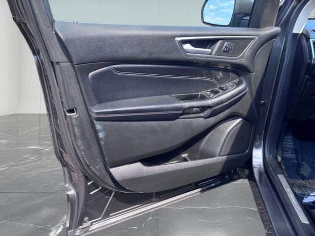 Used 2016 Ford Edge Titanium w/ Equipment Group 302A AWD/4WD image 13