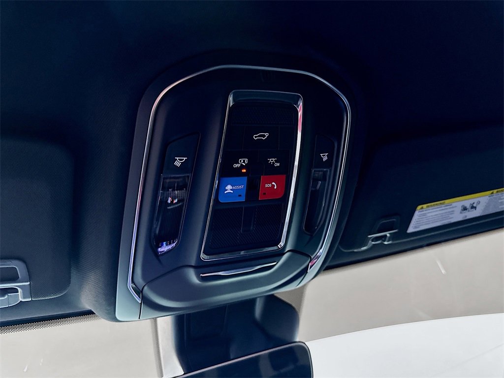 Used 2025 Jeep Grand Cherokee L Limited w/ Black Appearance Package image 36