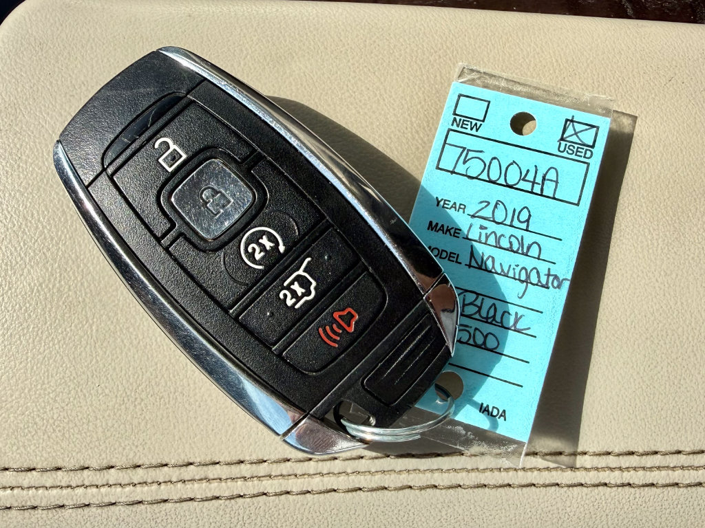 Used 2019 Lincoln Navigator Reserve AWD/4WD image 36