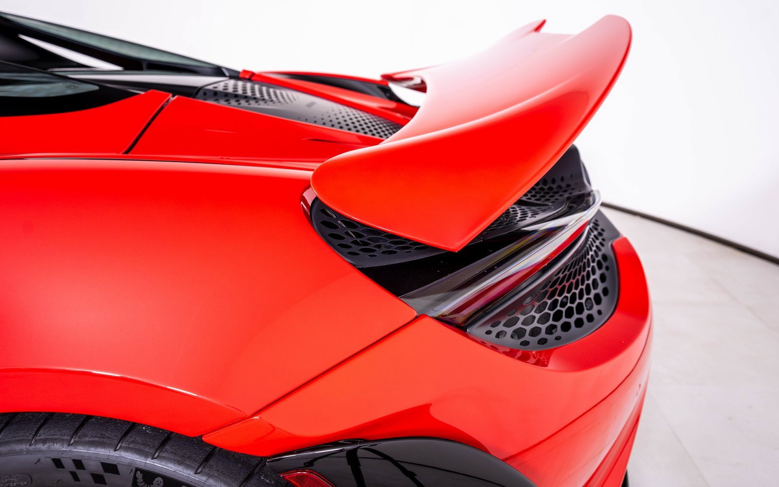 Used 2022 McLaren 765LT image 26