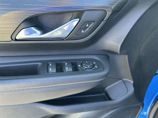 Used 2024 GMC Terrain SLE w/ Driver Convenience Package FWD image 17