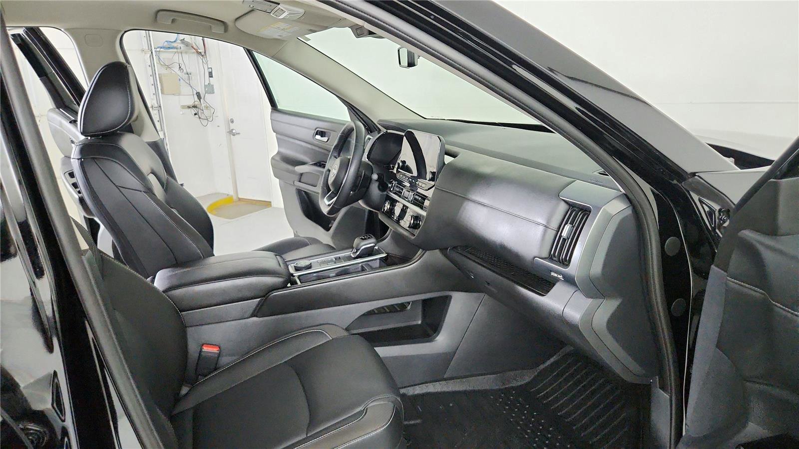 Used 2024 Nissan Pathfinder SL image 20