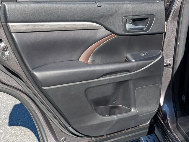 Used 2018 Toyota Highlander Limited AWD/4WD image 19