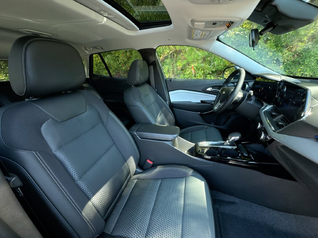New 2026 Chevrolet Trax LT w/ Sunroof Package FWD image 31