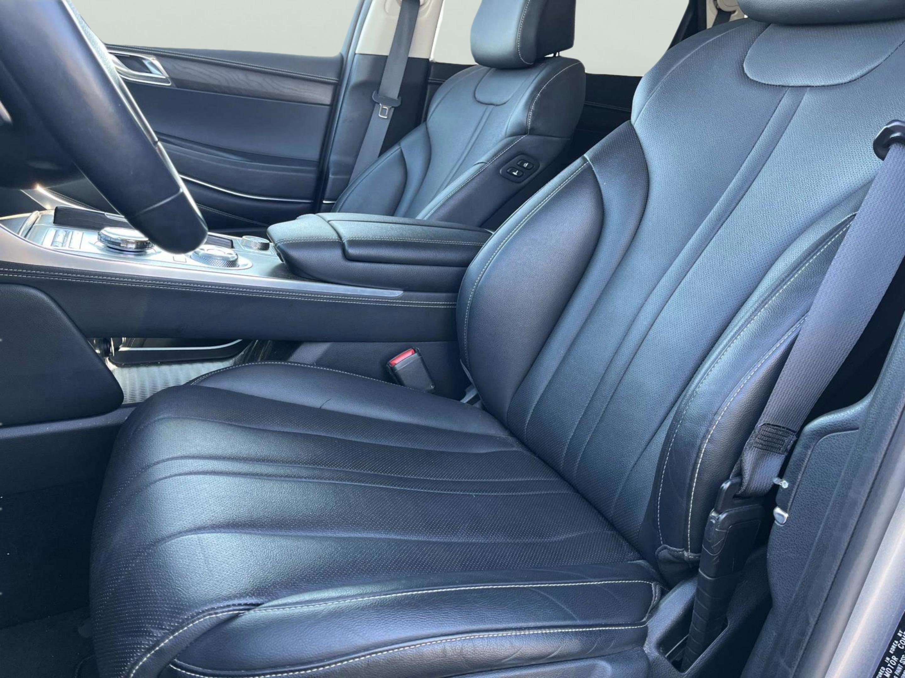 Used 2024 Genesis GV80 2.5T AWD/4WD image 32