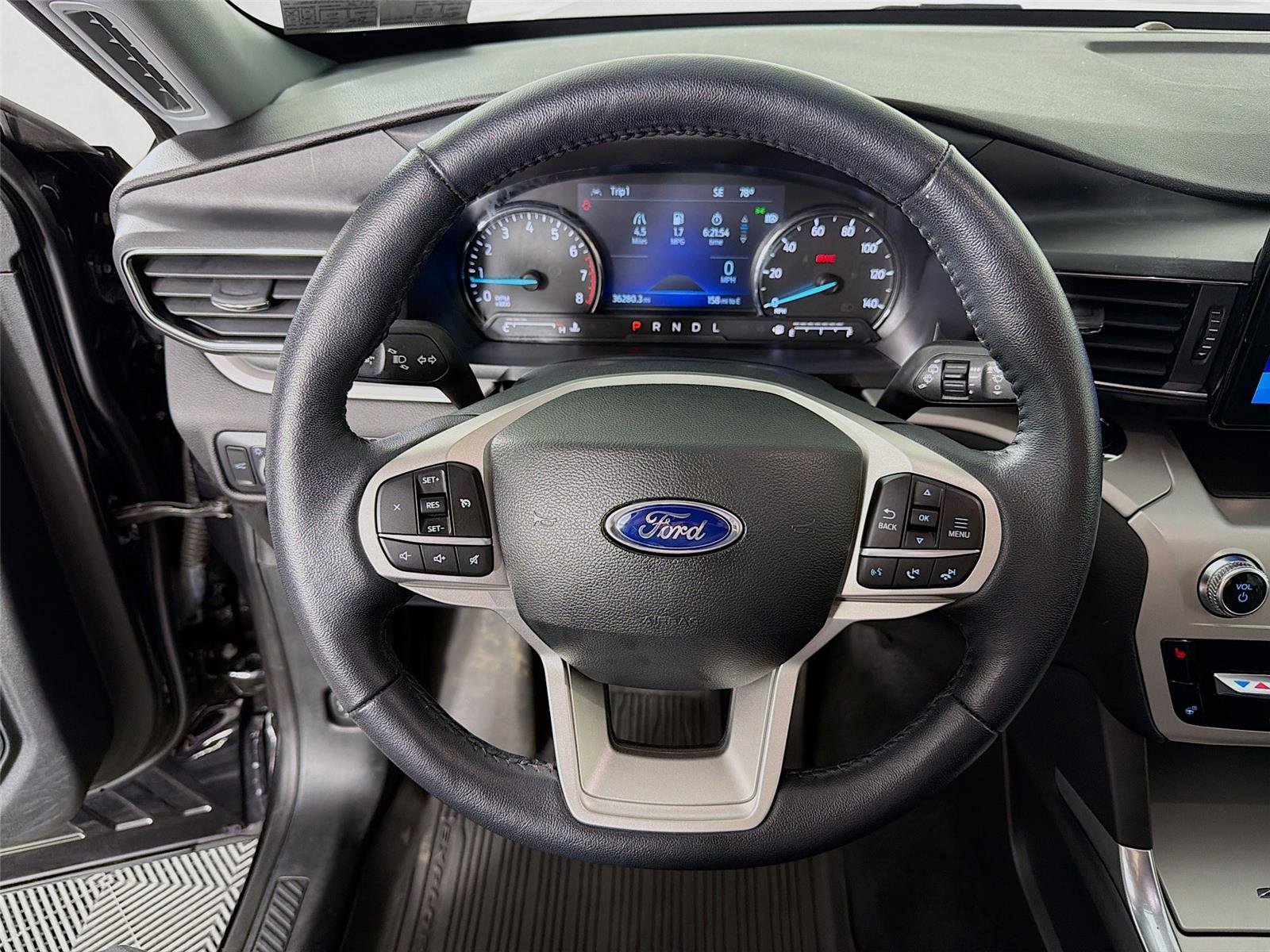 Used 2022 Ford Explorer XLT w/ Equipment Group 202A image 12