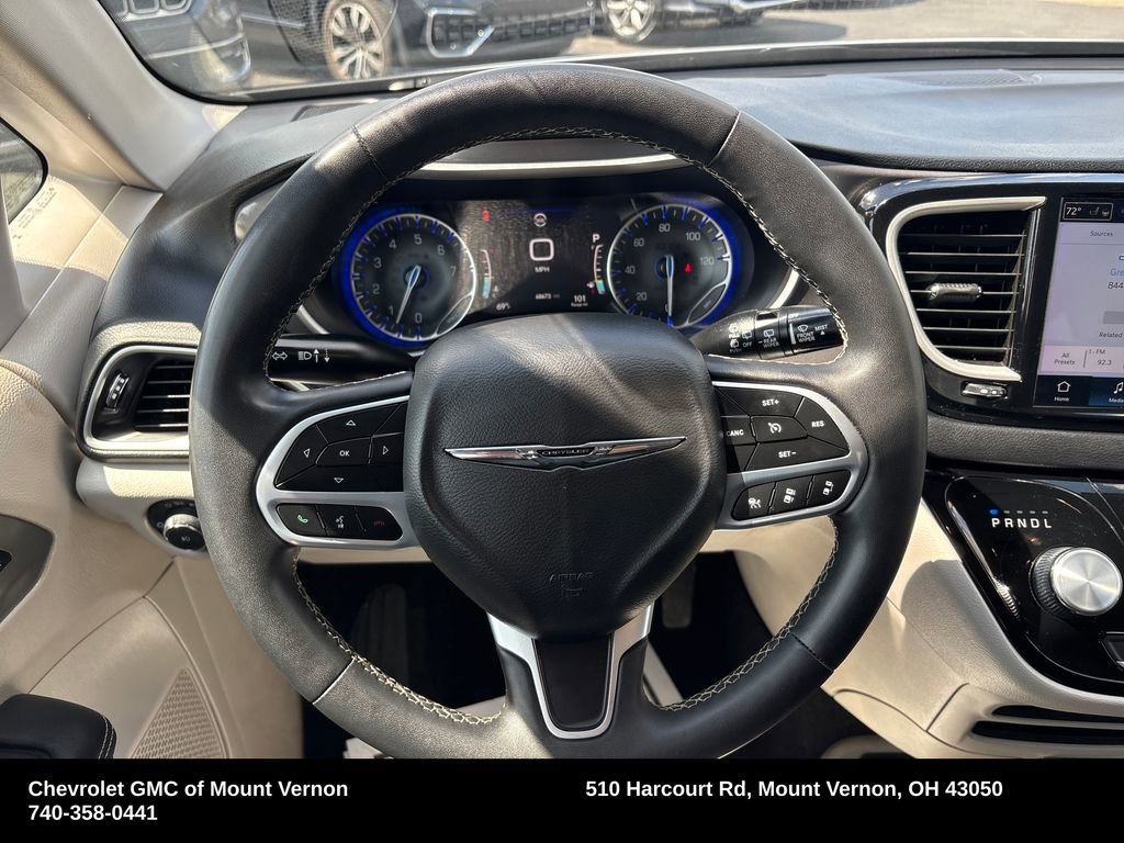 Used 2023 Chrysler Pacifica Touring-L FWD image 31