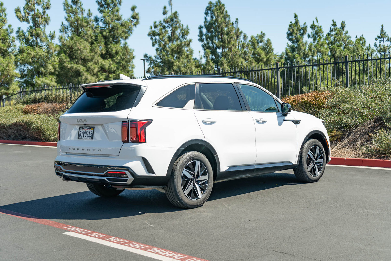 Used 2022 Kia Sorento EX w/ Panoramic Sunroof Package FWD image 9