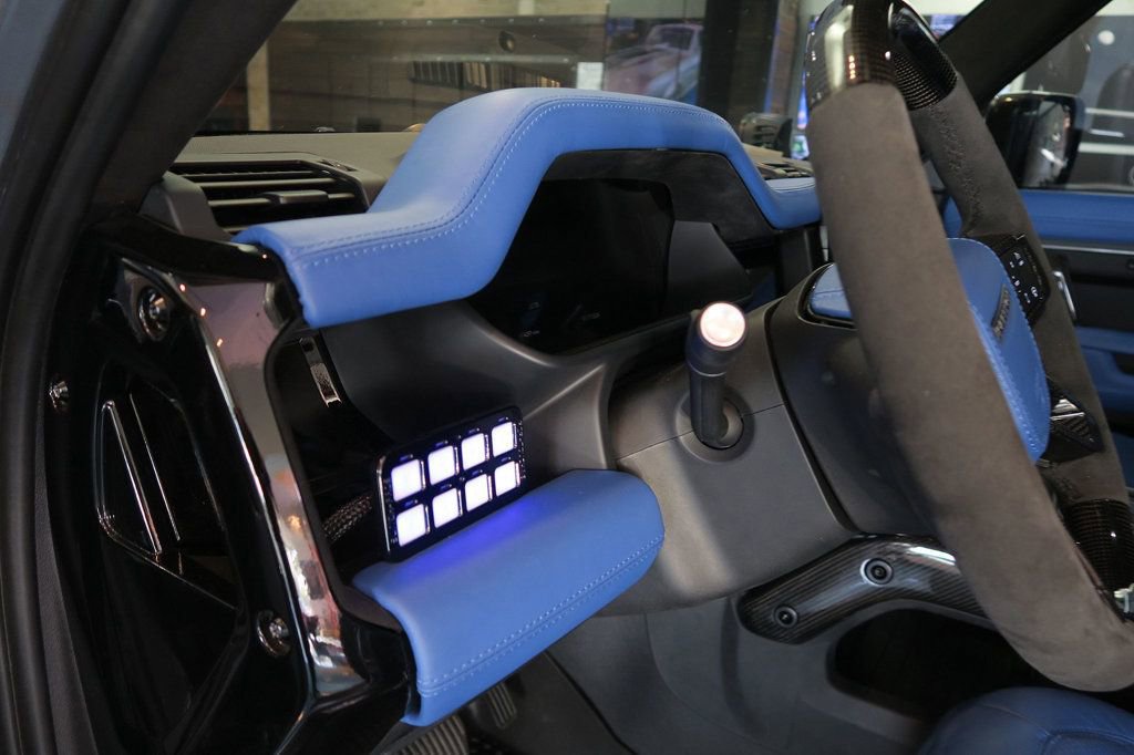 Used 2024 Land Rover Defender 110 X-Dynamic SE image 15