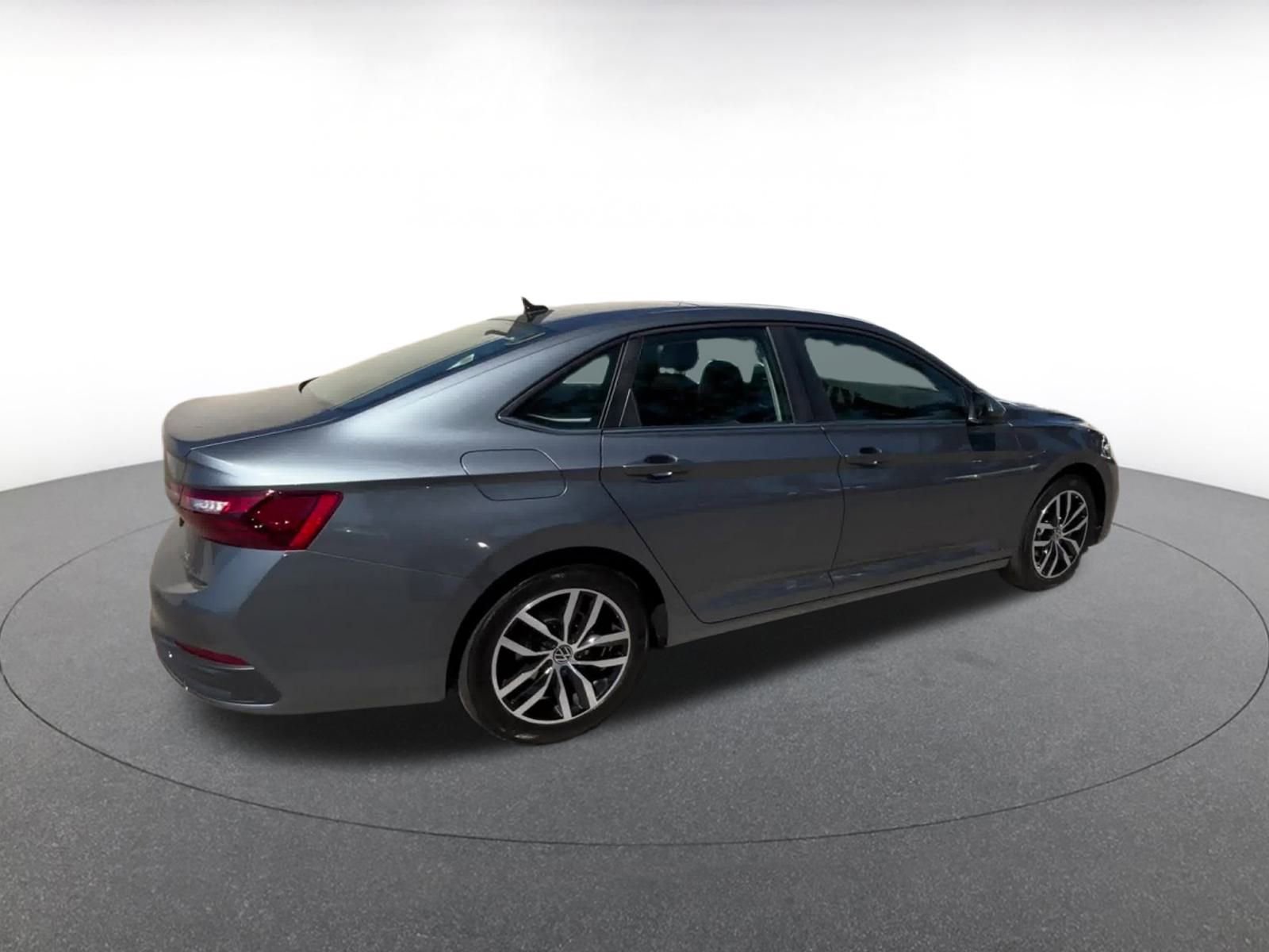 Used 2025 Volkswagen Jetta SE image 14