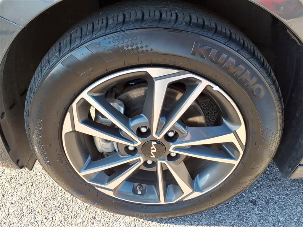 Used 2024 Kia Forte LXS image 10