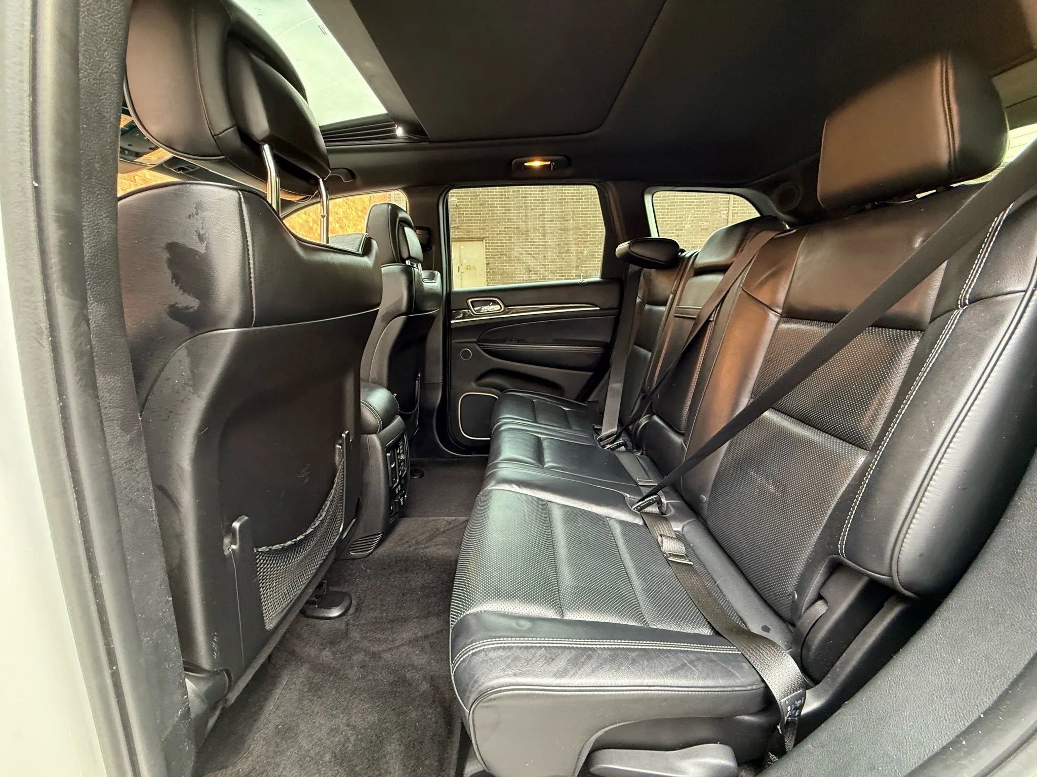 Used 2015 Jeep Grand Cherokee Overland w/ Advanced Technology Group image 18