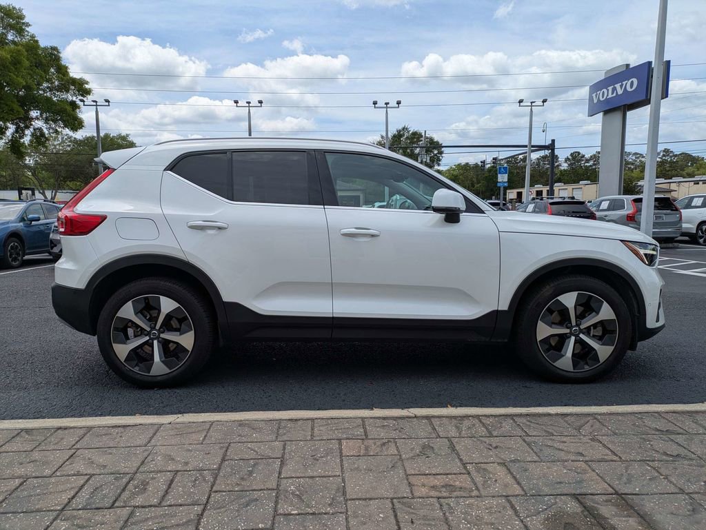 Certified 2023 Volvo XC40 B5 Plus w/ Driver Assist Package AWD/4WD image 7
