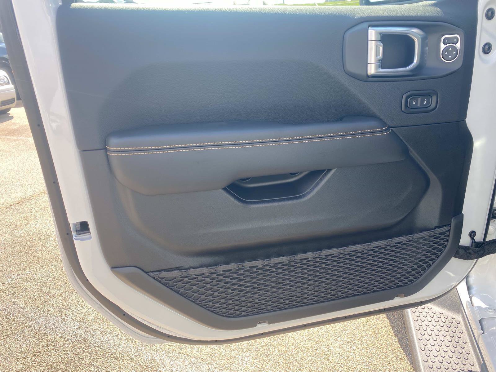 New 2027 Jeep Wrangler Unlimited Sahara AWD/4WD image 11