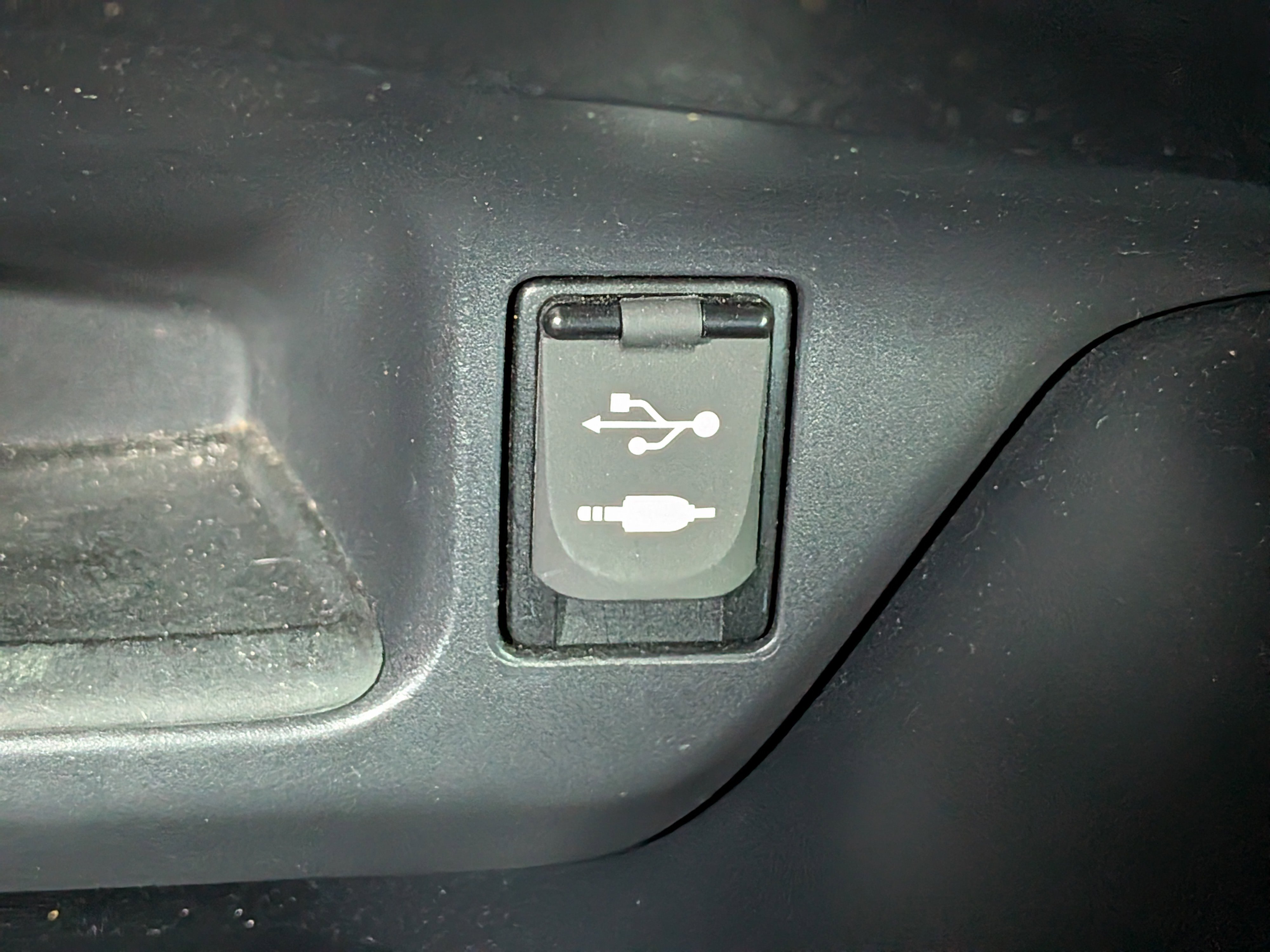 Used 2018 Toyota C-HR XLE image 20