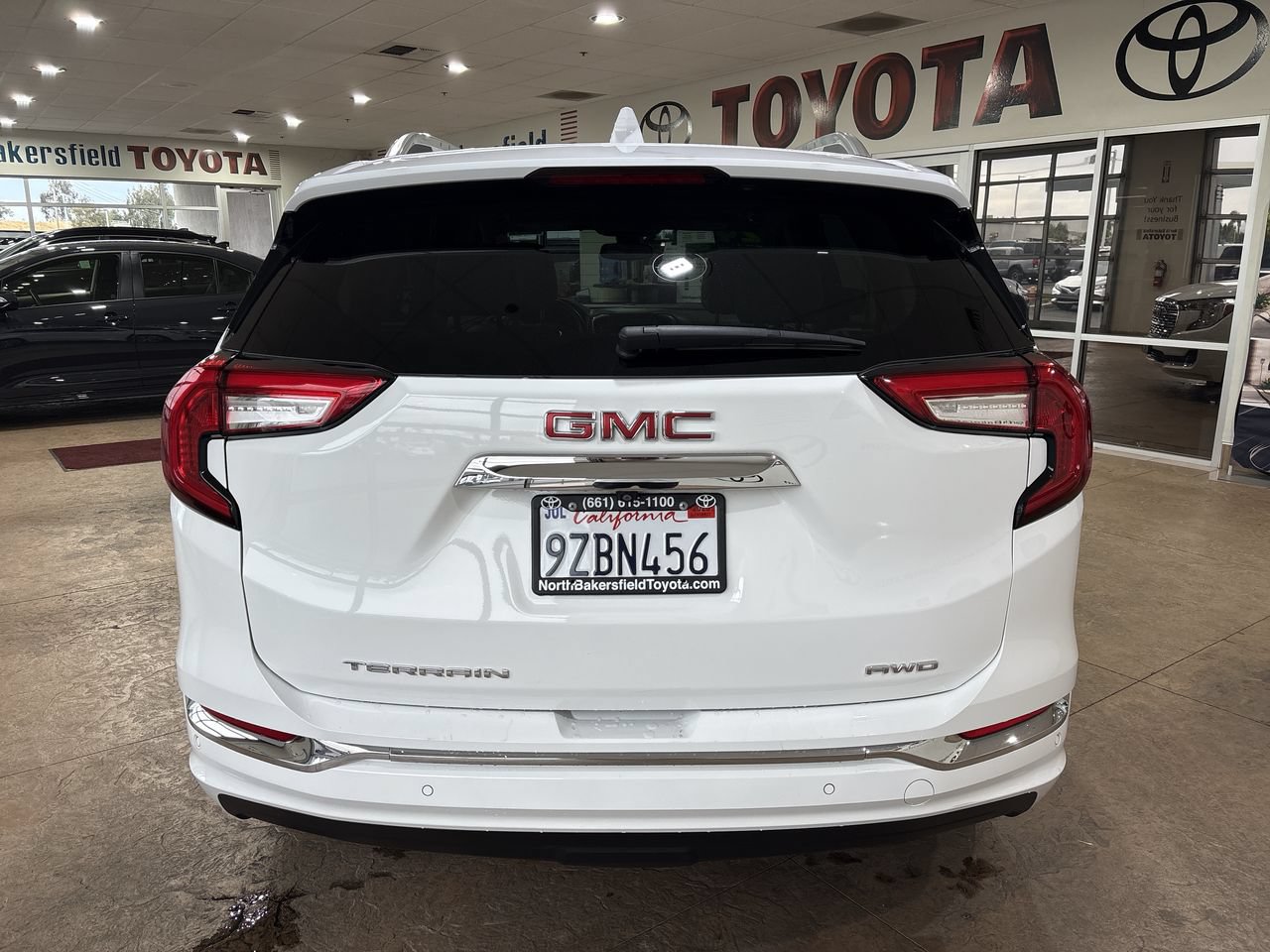 Used 2024 GMC Terrain Denali w/ LPO, Cargo Package AWD/4WD image 9