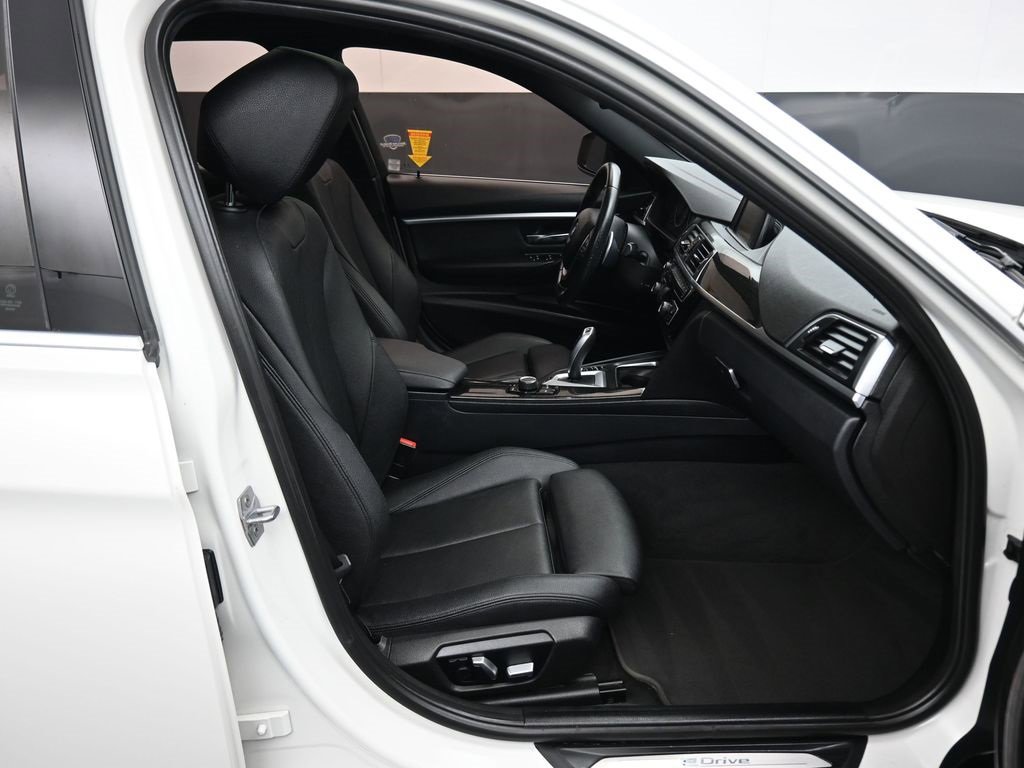 Used 2018 BMW 330e image 41