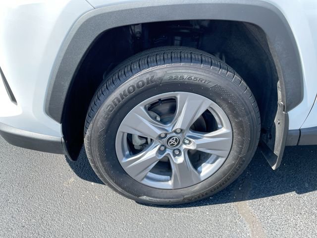 Used 2022 Toyota RAV4 XLE w/ Convenience Package image 8