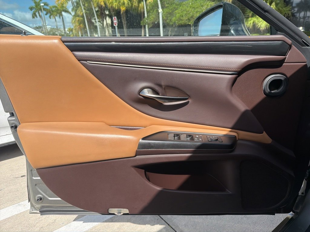 Used 2019 Lexus ES 350 w/ Accessory Package 2 image 3