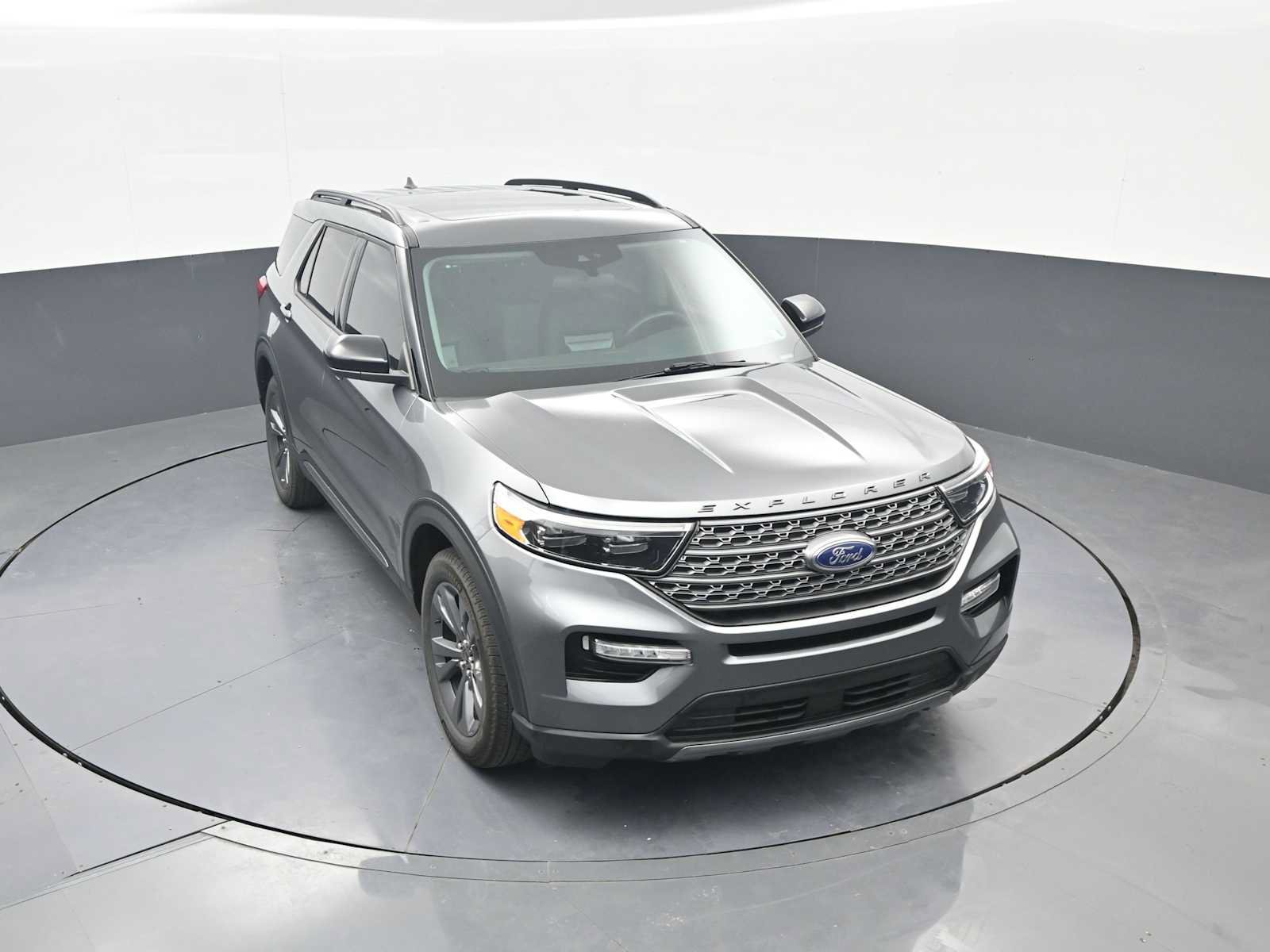 Used 2024 Ford Explorer XLT w/ Equipment Group 202A AWD/4WD image 36