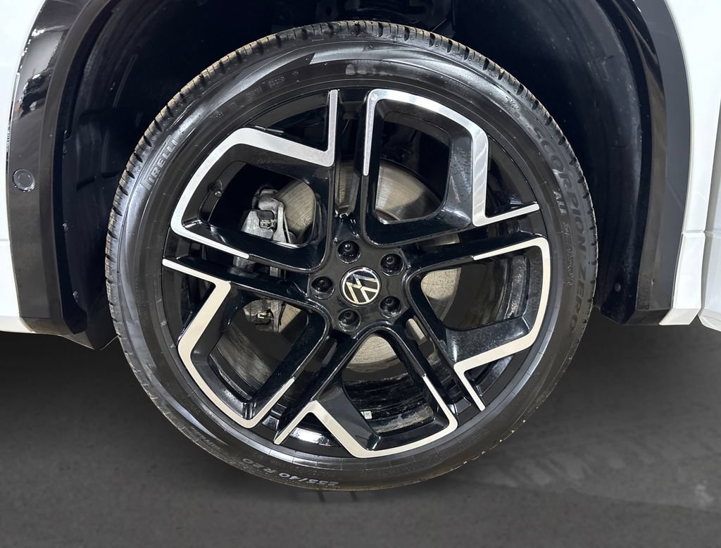 Used 2025 Volkswagen Tiguan SEL R-Line AWD/4WD image 12