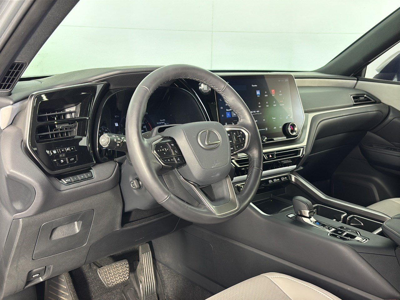Used 2024 Lexus TX 350 FWD w/ Technology Package image 4