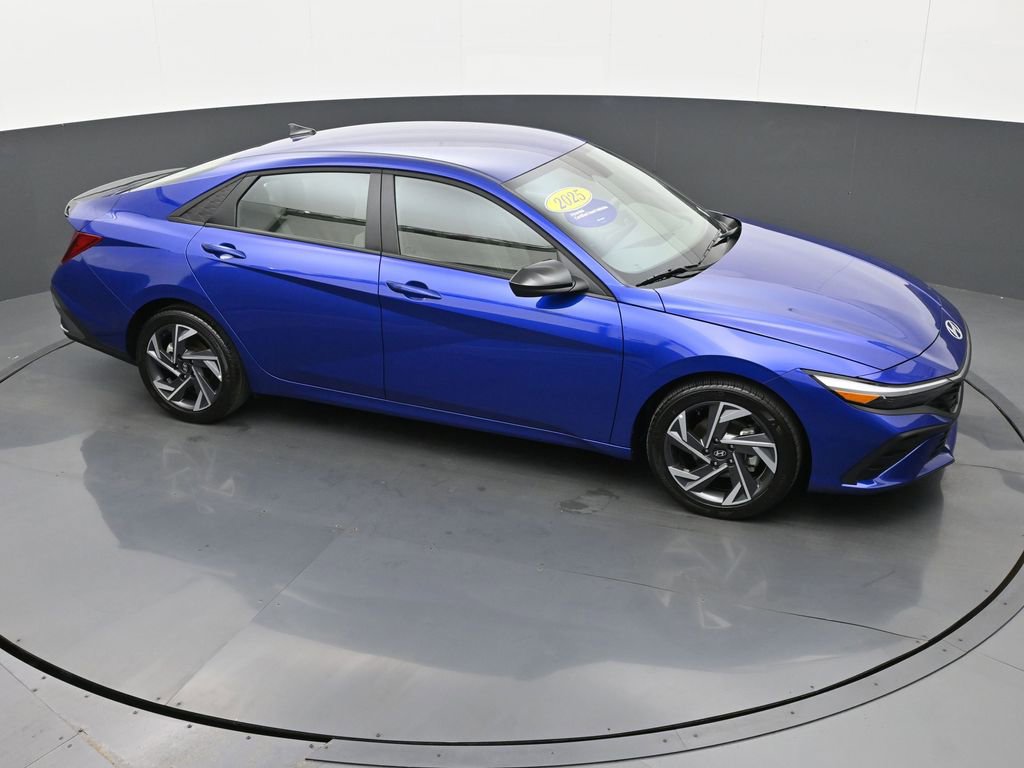 Certified 2025 Hyundai Elantra Sport image 29