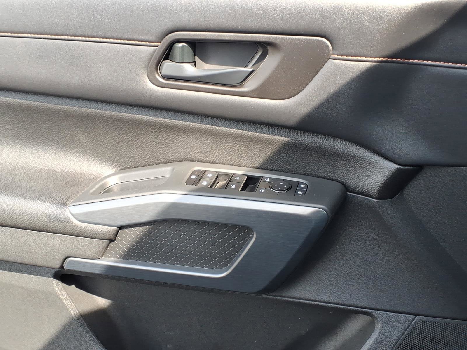 Used 2024 Nissan Pathfinder Rock Creek AWD/4WD image 18