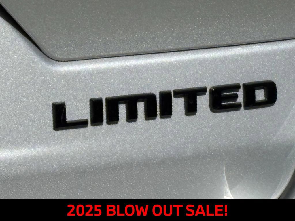 New 2025 Jeep Grand Cherokee Limited w/ Black Appearance Package image 8