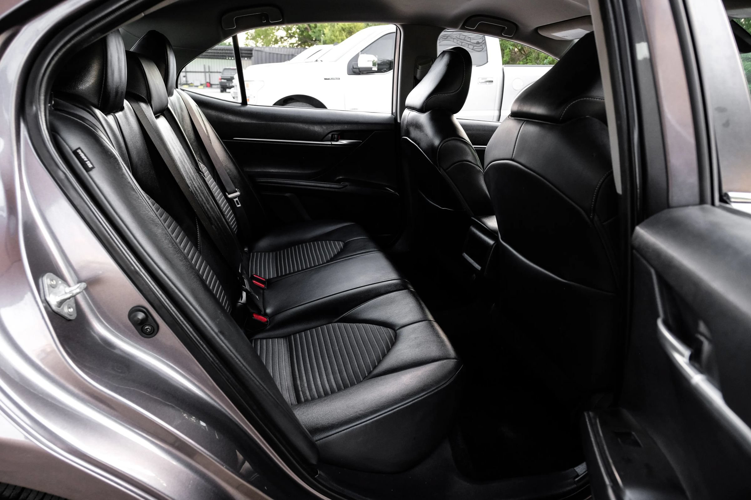 Used 2022 Toyota Camry SE w/ Convenience Package FWD image 39