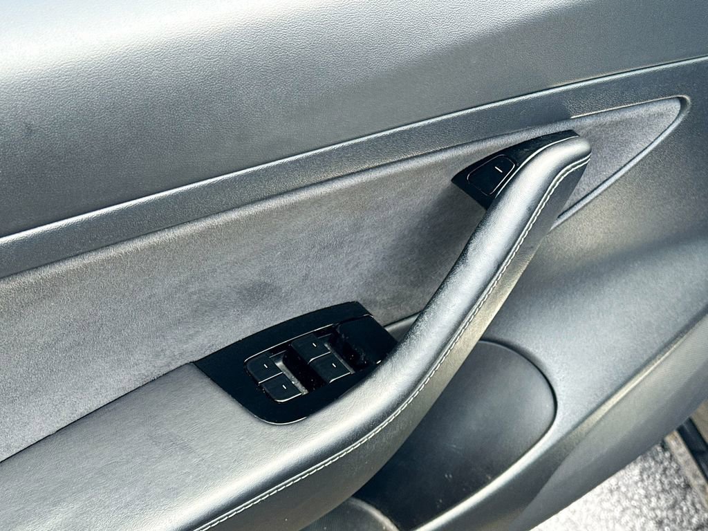 Used 2020 Tesla Model 3 Standard Range image 16