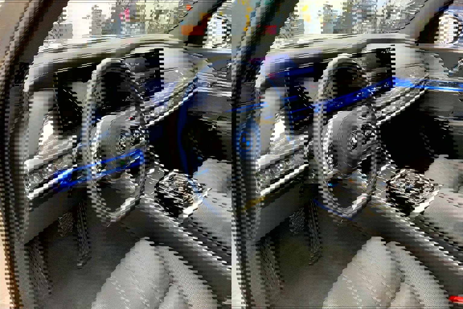 Used 2024 BMW i7 eDrive50 image 3