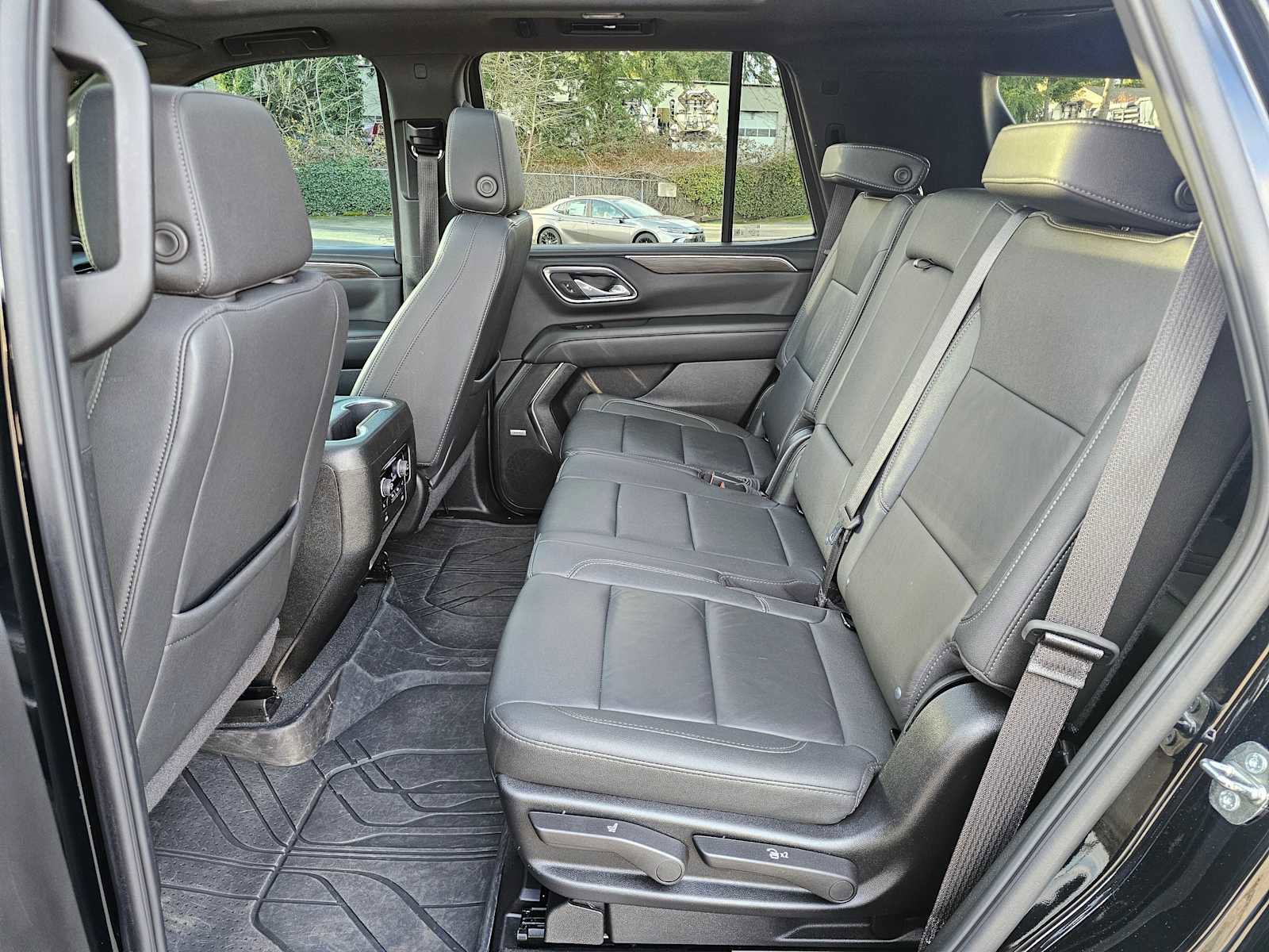 Used 2024 Chevrolet Tahoe Z71 w/ Luxury Package image 16